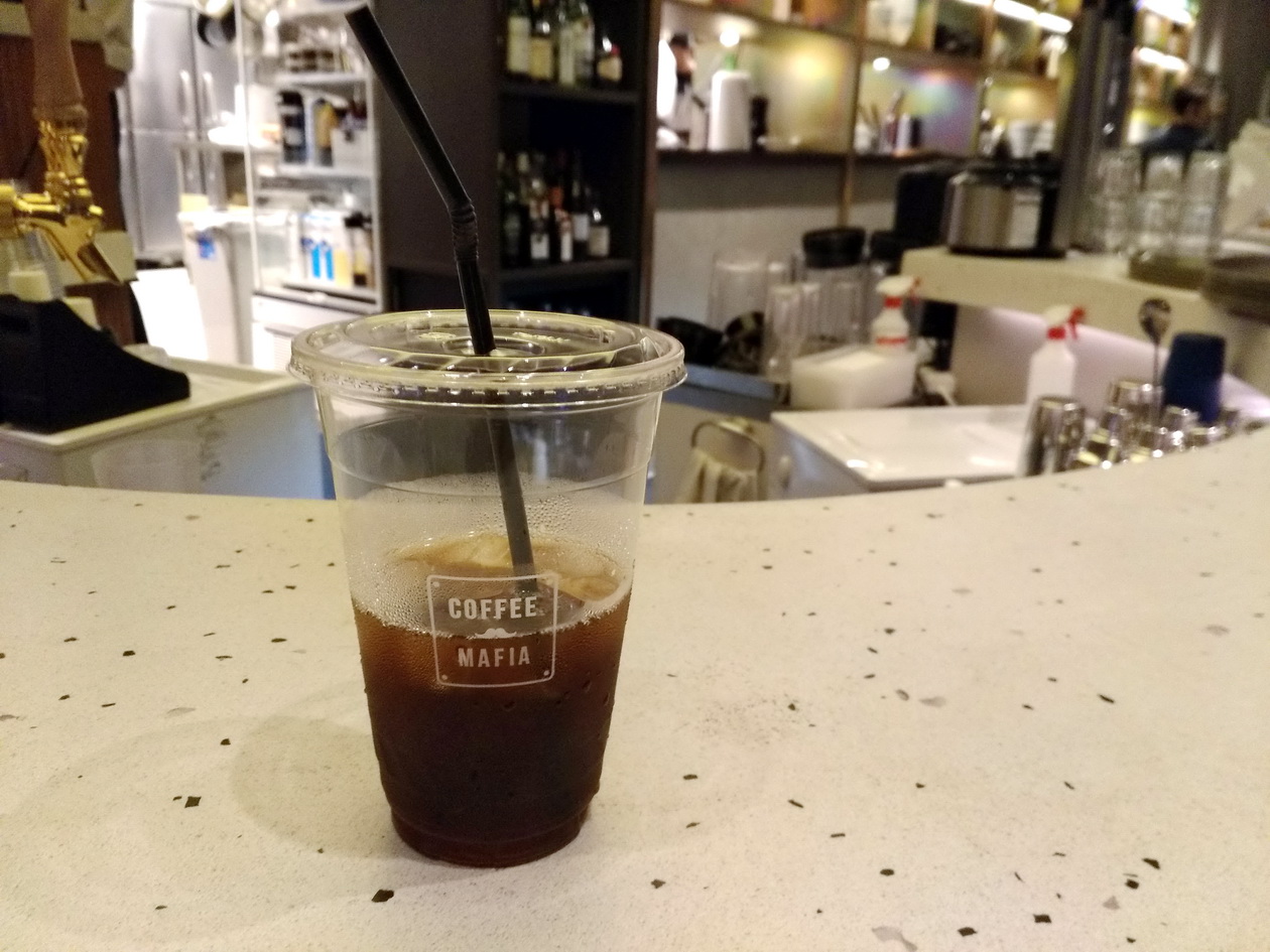 coffee mafia(コーヒーマフィア)銀座_QUICK CUPのアイスコーヒーLサイズ