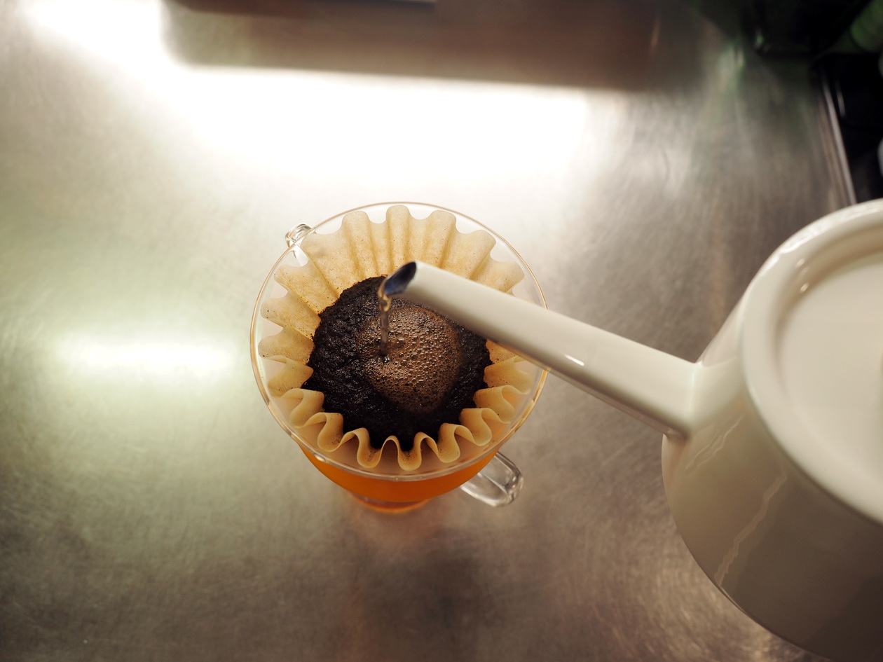 楽天で購入のコーヒー豆「コガメコーヒー」の『極上カビなしコーヒー豆』_抽出開始